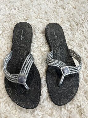 Montego Bay Women’s Silver Braided Toe-Post Sandals Sz 10